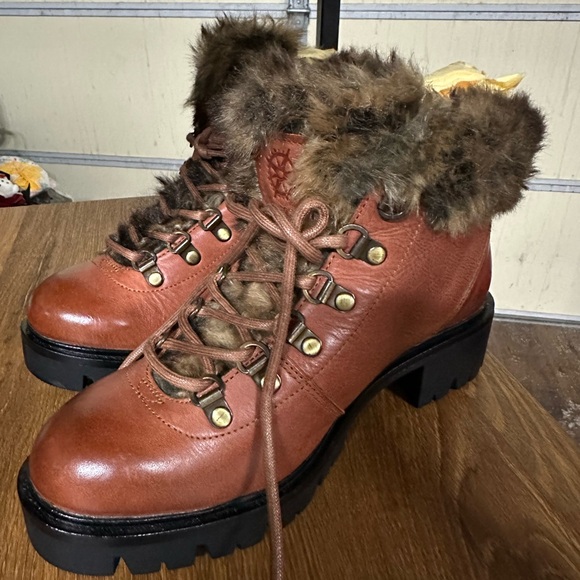 ‼️$10 - Bussola RIC Leather Women’s Winter Hiker Boots with Faux Fur Size 39 NWT - Picture 8 of 10